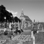 L'église St-Jean depuis le cimetière marin, à l'Île-d'Orléans