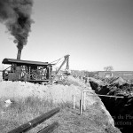 Pelle à câbles à vapeur actionnée au charbon en 1947. Photographe: Georges Beullac